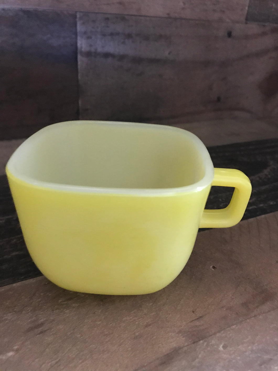 CHARMING VINTAGE GLASSBAKE YELLOW SQUARE CUP (MID-CENTURY)