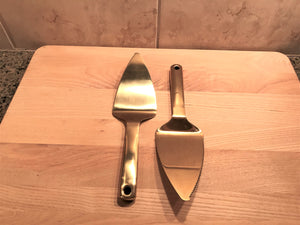 HEAVYWEIGHT, GORGEOUS, GOLD-FINISH PIE, CAKE, BROWNIE, OR LASAGNA SERVER