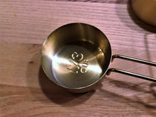 NICE GOLD-FINISH MEASURING CUP SET