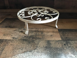 JUMBO, CAST IRON TRIVET:  ELEVATED WITH FOUR LEGS (RUSTIC AND OH-SO-BEAUTIFUL)