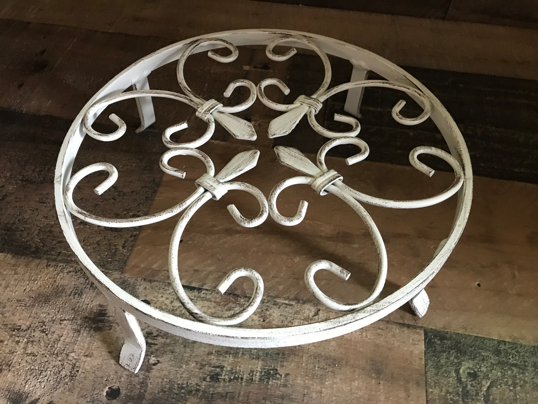 JUMBO, CAST IRON TRIVET:  ELEVATED WITH FOUR LEGS (RUSTIC AND OH-SO-BEAUTIFUL)