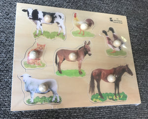 CHILDREN'S 7-PIECE FARM ANIMALS WOODEN PUZZLE WITH EASY-TO-HOLD WOODEN KNOBS