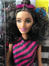 LOVELY, CURLY-HAIRED BRUNETTE BARBIE/FASHIONISTAS BARBIE