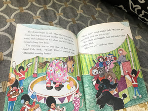 "RAGGEDY ANN AND ANDY AND THE RAINY-DAY CIRCUS" VINTAGE CHILDREN'S LITTLE GOLDEN BOOK (1974/SECOND PRINTING)